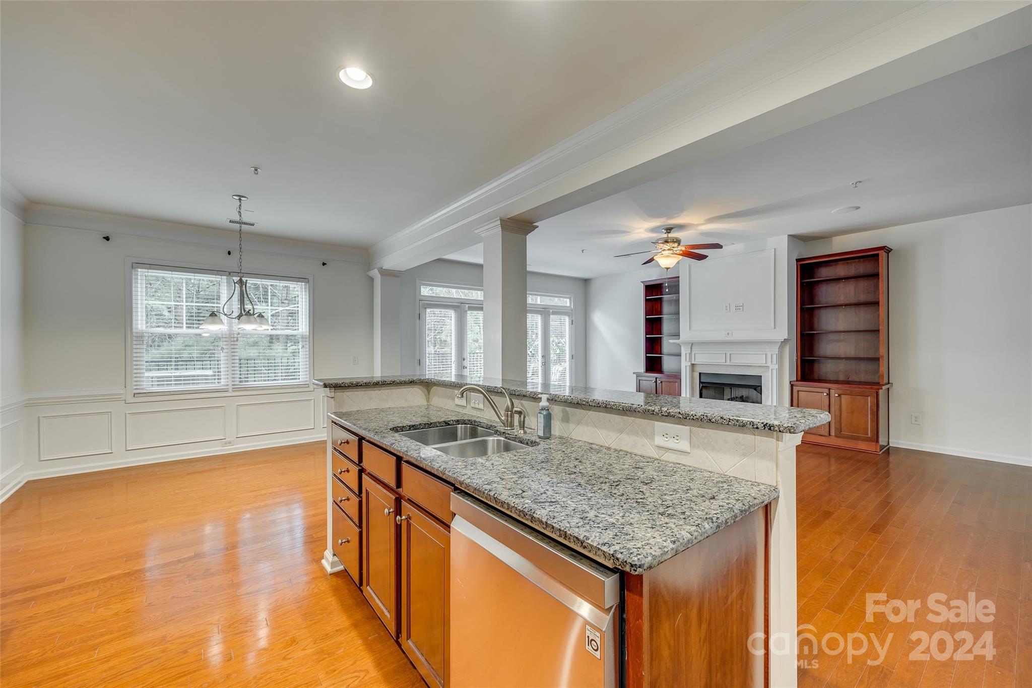 Lake Shore On Lake Wylie - Residential