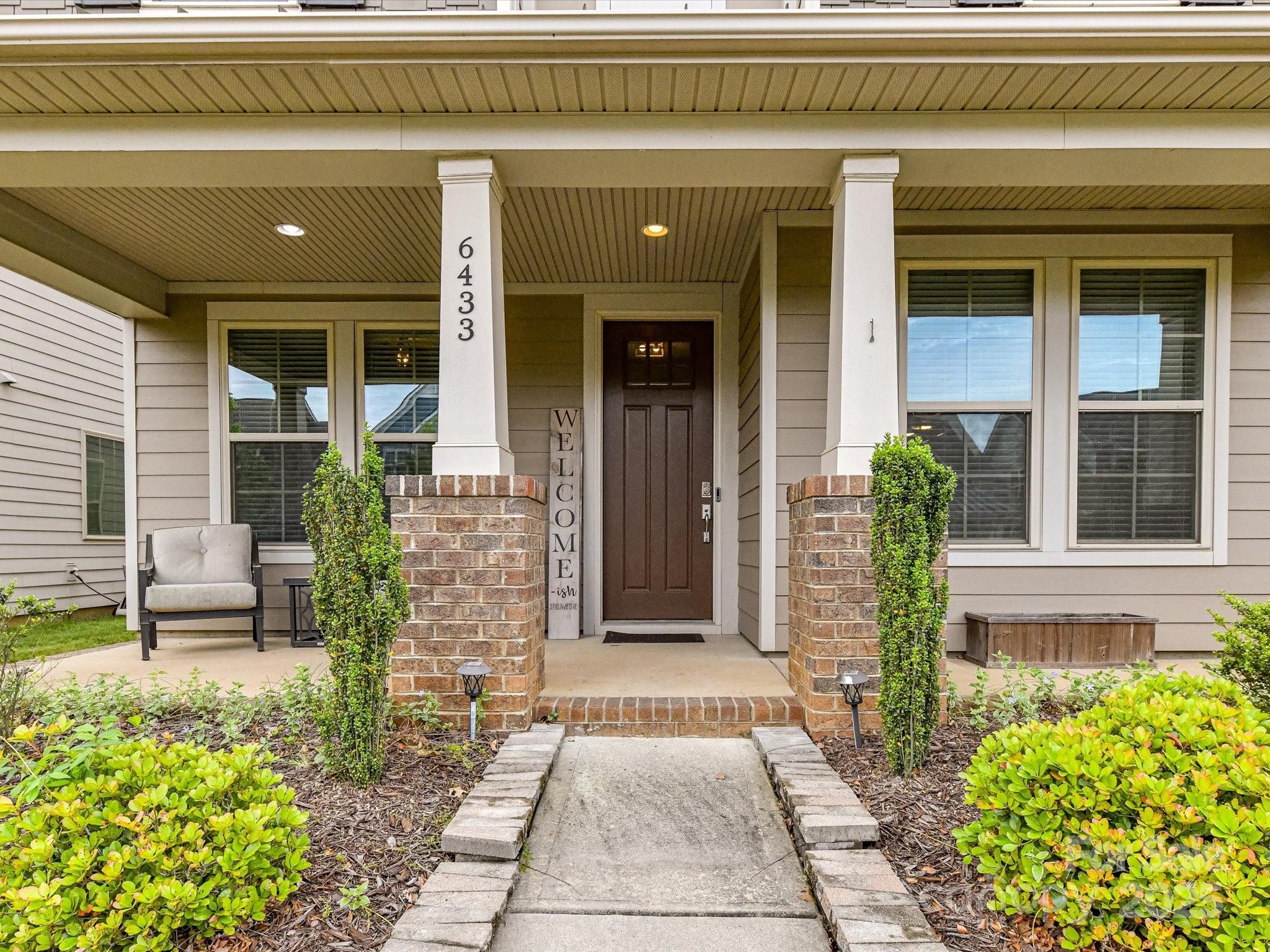 6433 Raffia Road