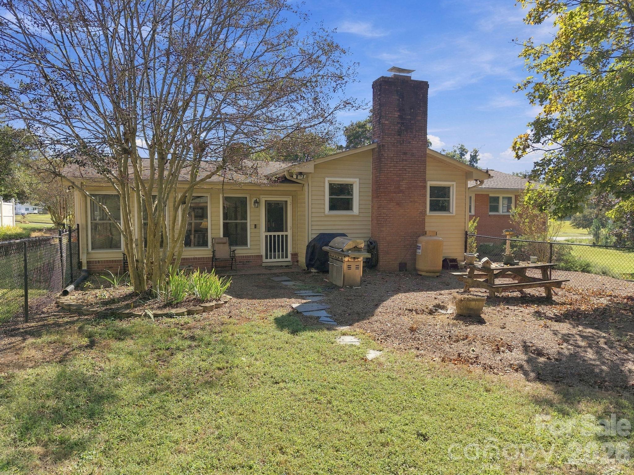 82 Henderson Street