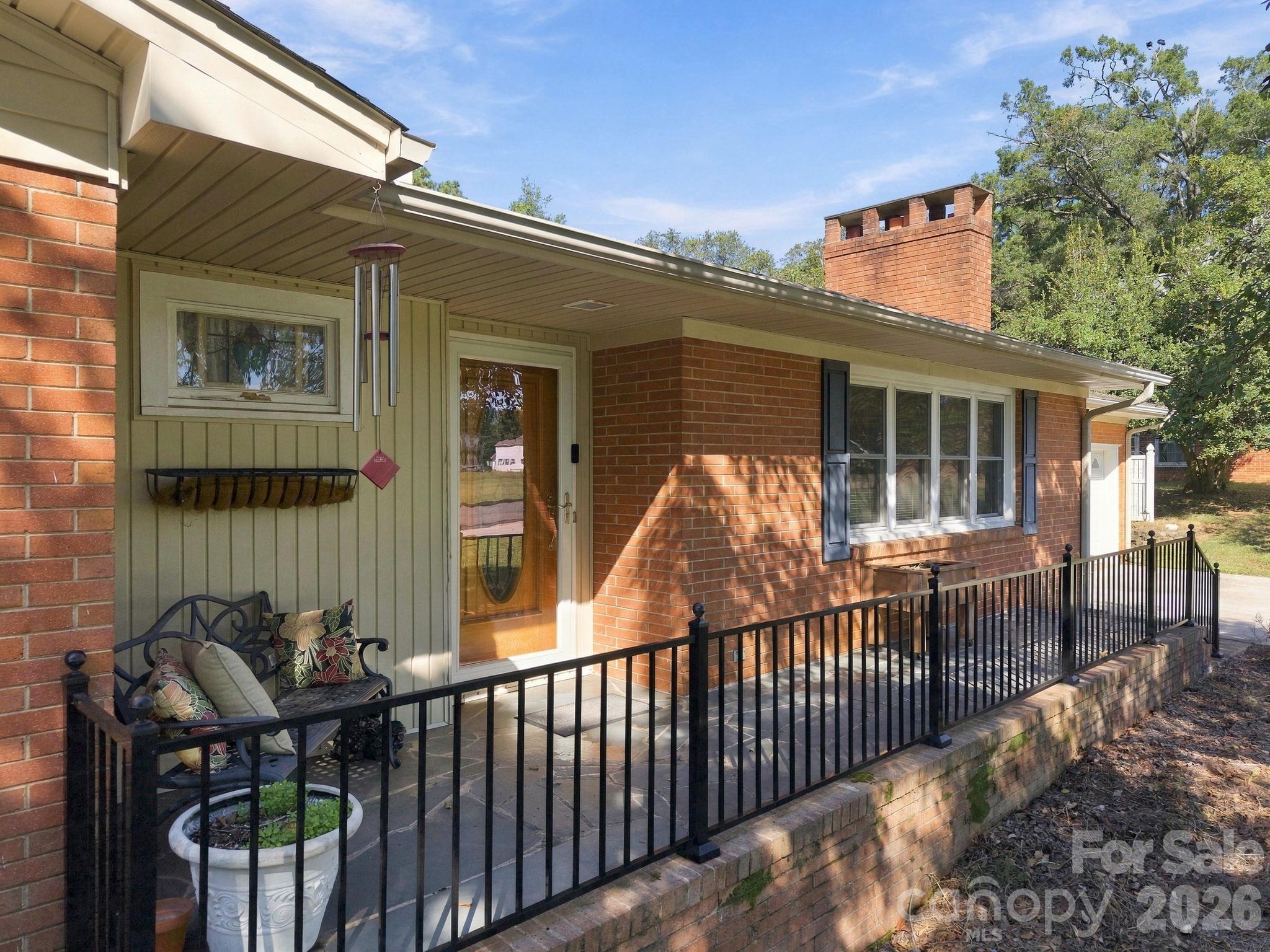 82 Henderson Street