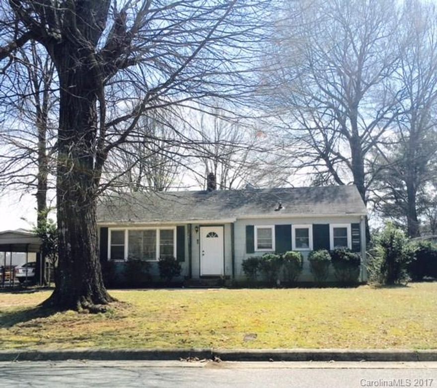 THIS PROPERTY HAS TENANT - 3 HR NOTICE TO SHOW - MUST HAVE APPOINTMENT- Hardwood floors in LR and
2 bedrooms-owners bedroom is spacious with private bath. Some windows have been replaced. Large living room
with lots of windows. Back yard is fenced (Tenant has 2 dogs in back yard )- DO NOT enter back yard unless dogs are removed. 
Easy access to I-77 - Good starter home or rental property.