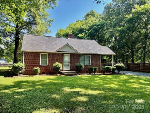 5722 Oak Drive Charlotte NC 28216