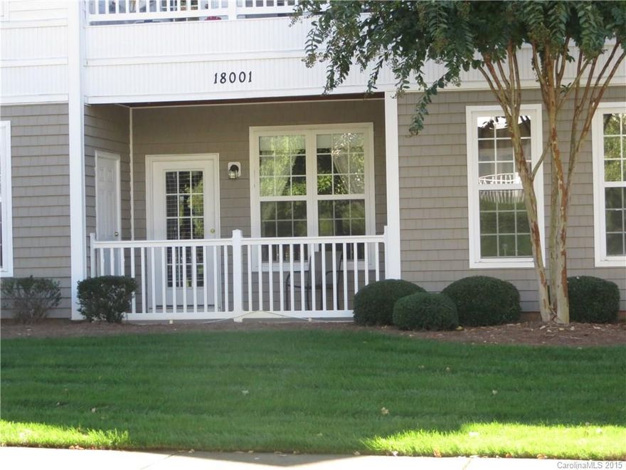 Hard to find beautiful main level end unit condo.  Oak cabinets w/black appliances & serving bar opens to great room w/log fireplace & dining area.  Large master bedroom w/tray ceiling, luxurious bath w/jetted tub and large walk-in closet.  Covered patio w/outside storage.  Great community amenities including park like settings with beautiful natural areas, pool, playground, clubhouse & basketball court.