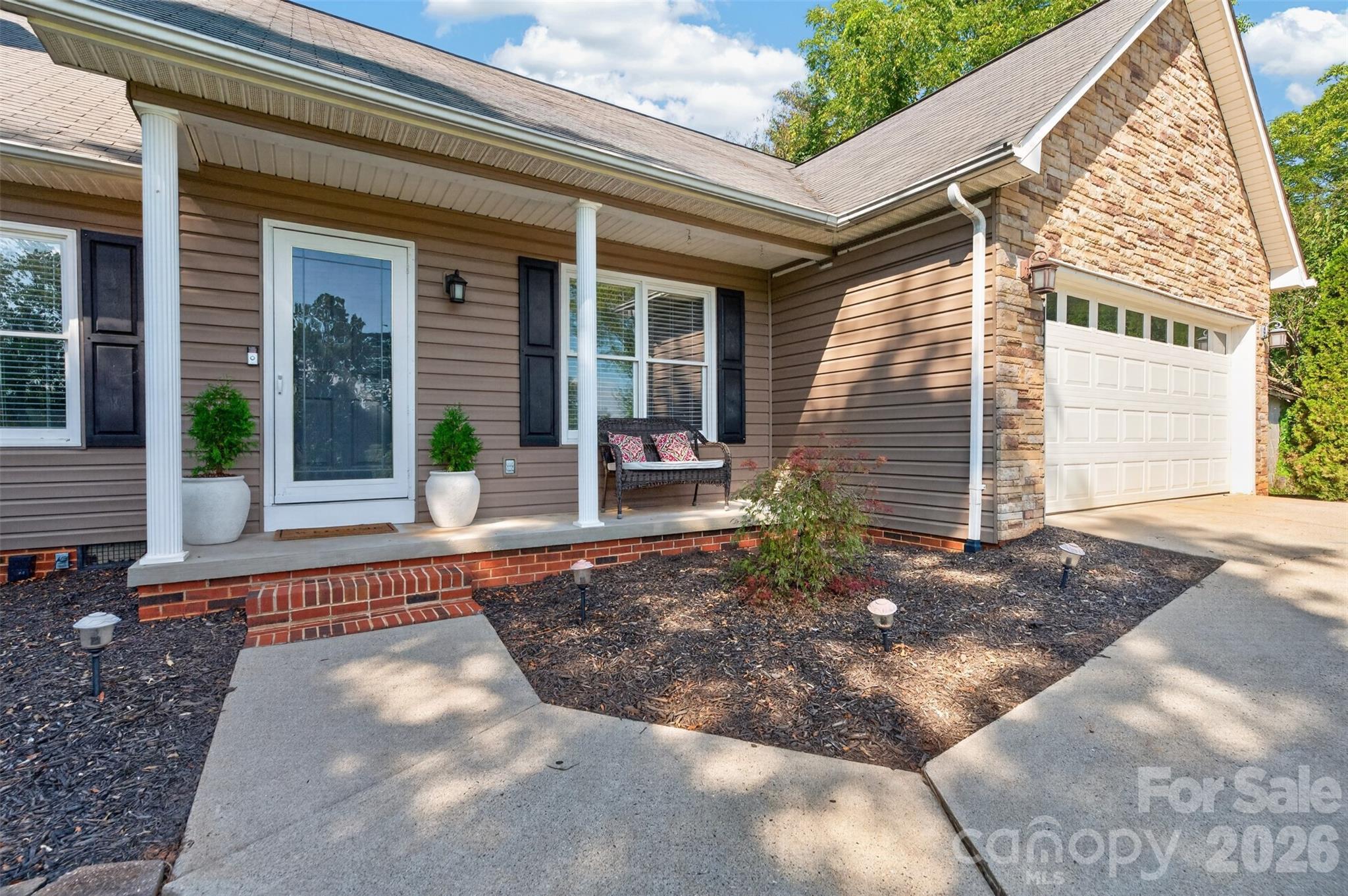 2 Hunters Creek Lane