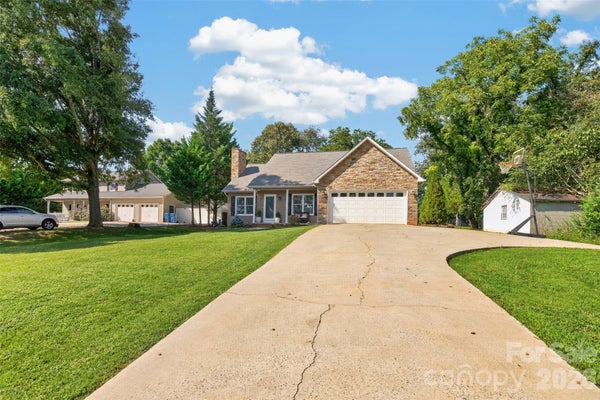 2 HUNTERS CREEK LN, GRANITE FALLS, NC 28630 - Image e92abb110a8ead1cdeec678a2e41e7ed/305886398