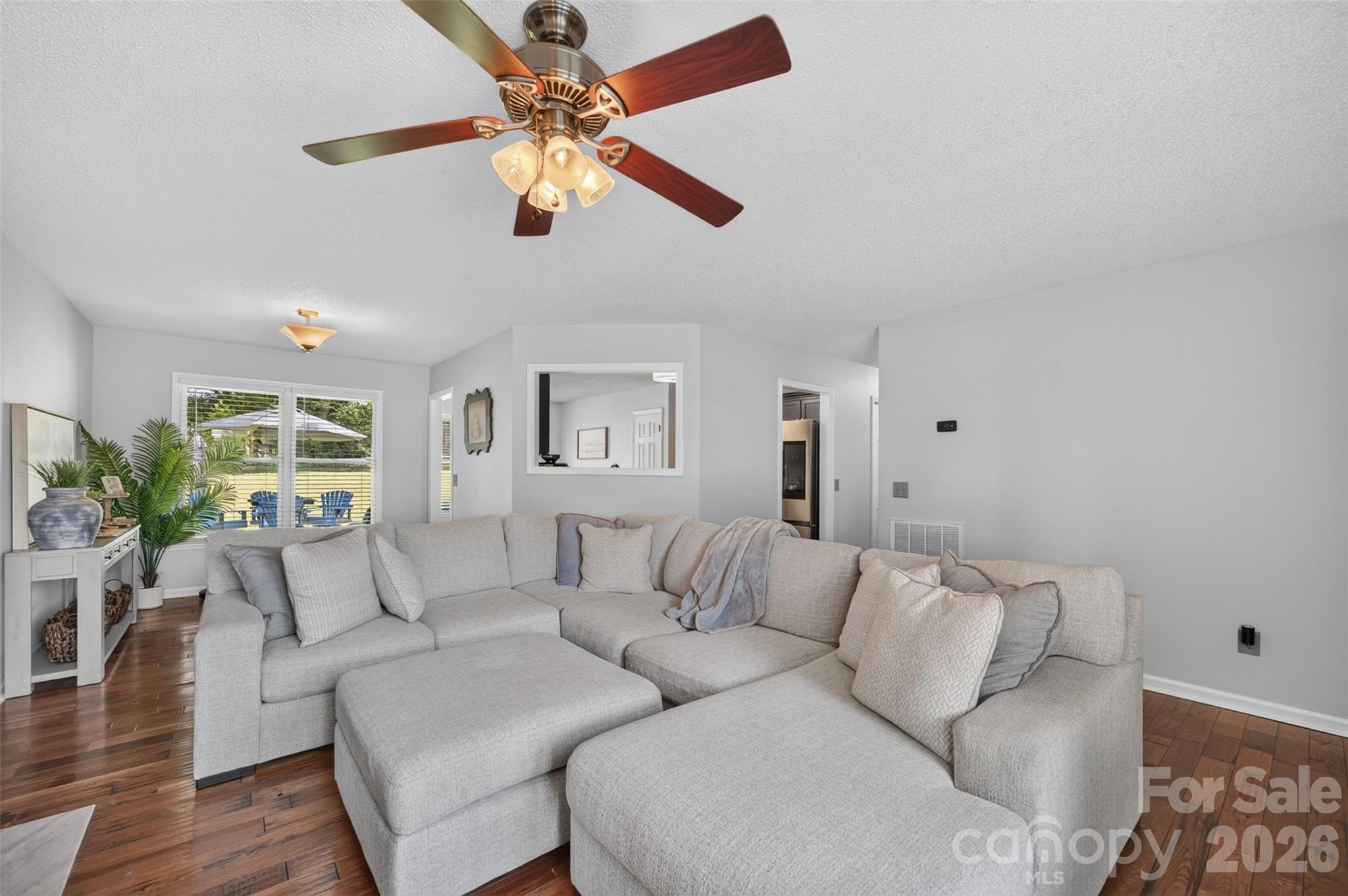 2 Hunters Creek Lane