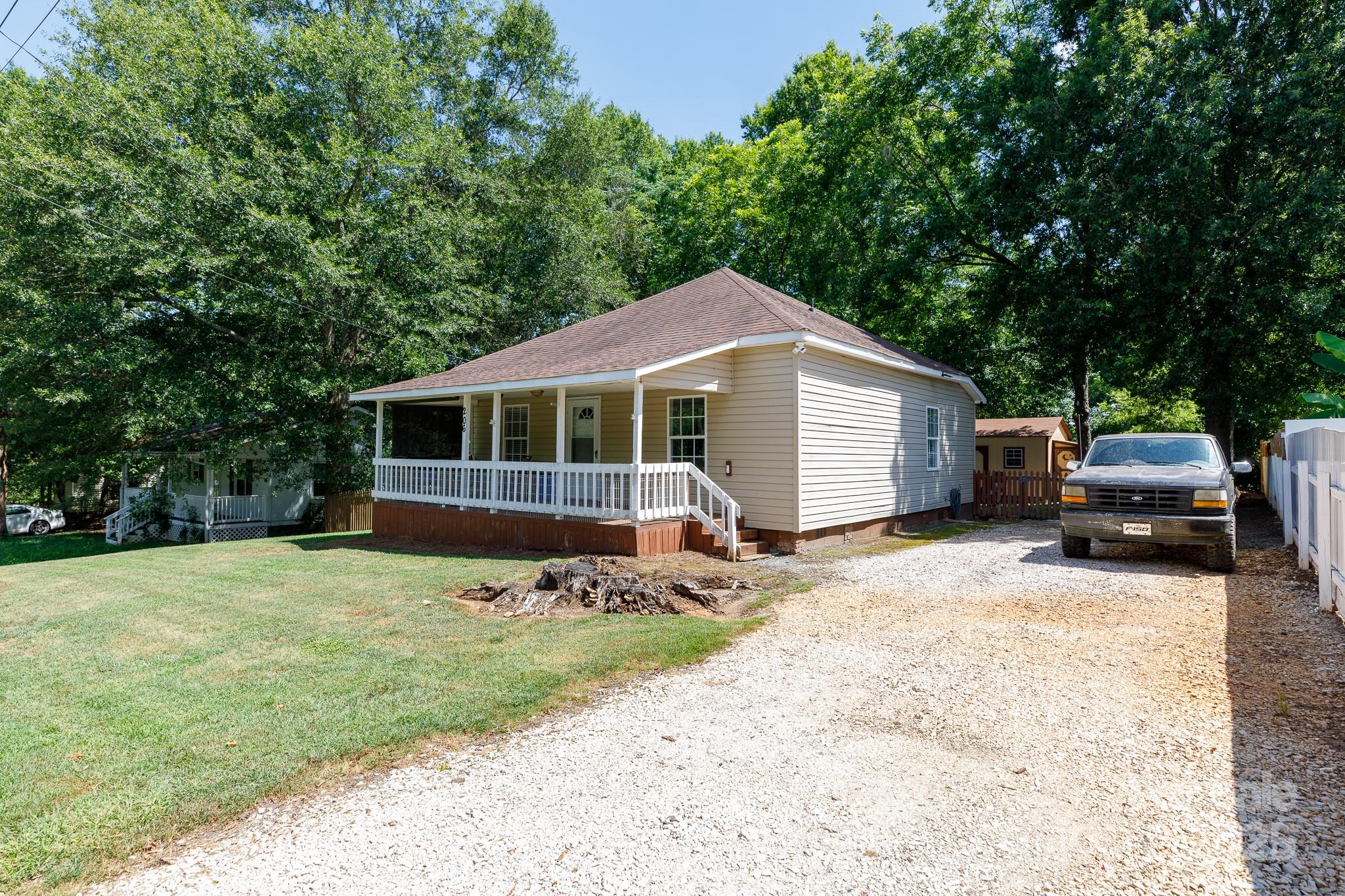 206 Hawthorne Lane