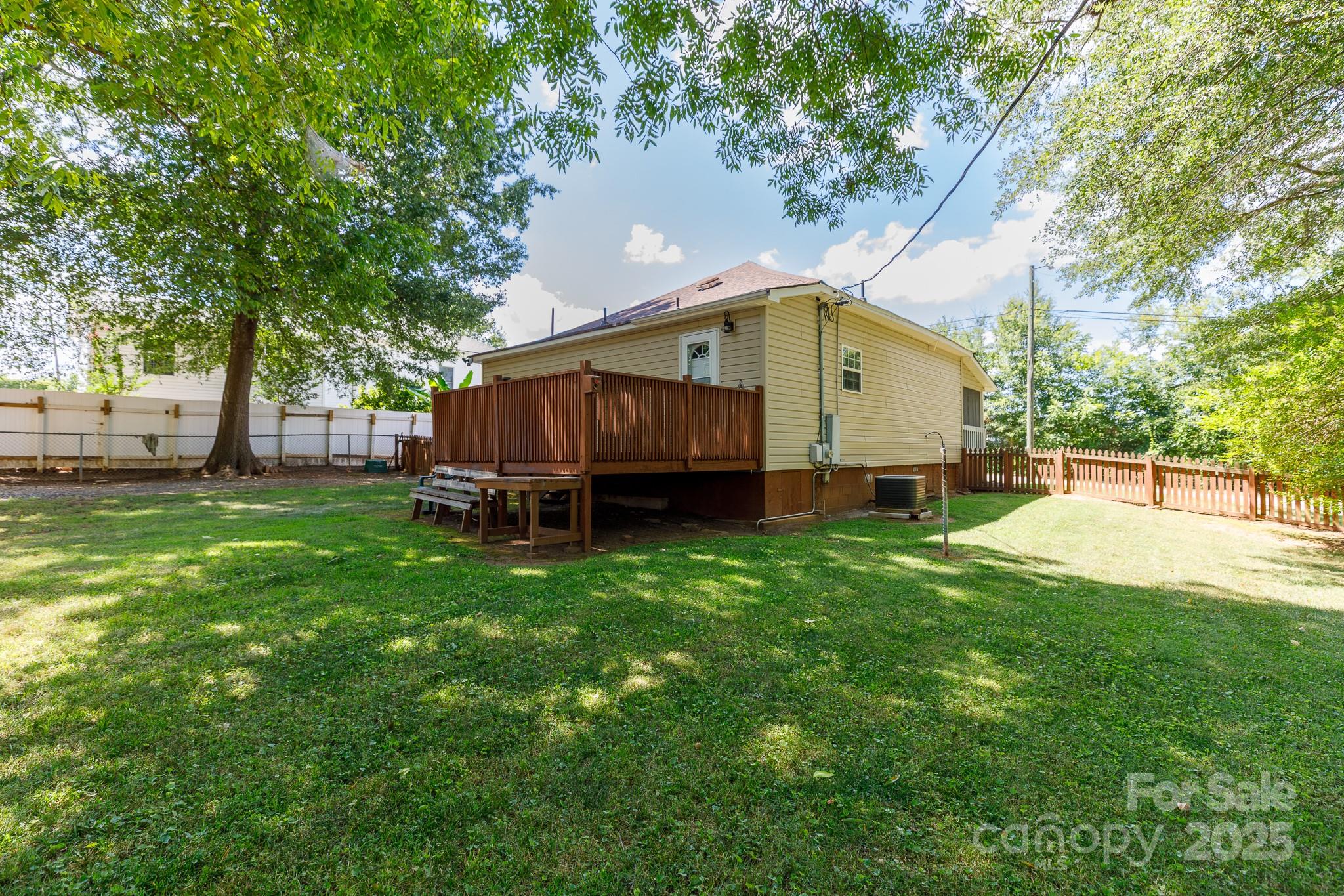 206 Hawthorne Lane