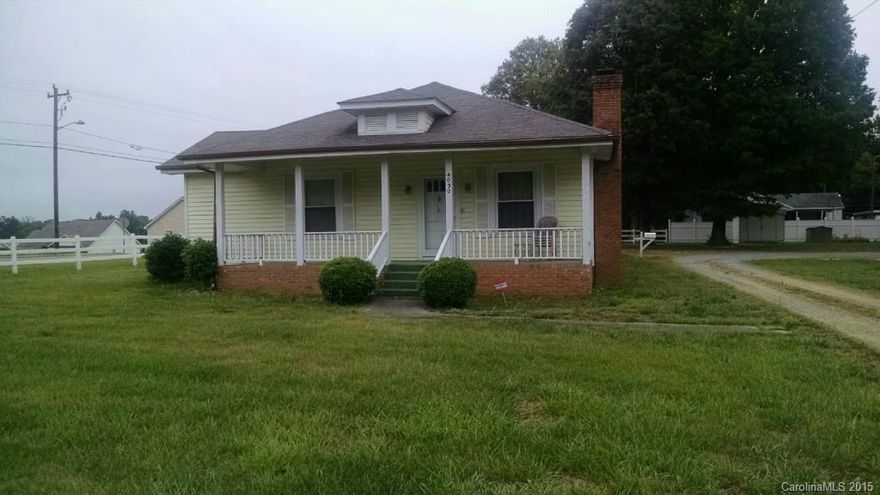 IGNORE "DAYS ON MARKET"....FINANCING FELL THRU***BRING READY BUYER, PLEASE!! *LARGE CORNER LOT* LR WITH FIREPLACE* FORMAL DR* SUNNY EAT IN KITCHEN*DEN/FAMILY ROOM* REAR OFFICE* SEPARATE LAUNDRY ROOM*PARTIAL FENCED REAR YARD*THIS PROPERTY IS IN THE CORRIDOR FOR  THE BEATTIES FORD RD EXPANSION.*GREAT TIME TO BUY! PROPERTY CONVEYS  "AS IS"  BUT IS IN MOVE IN CONDITION...PURCHASE & RENOVATE AT YOUR PLEASURE.