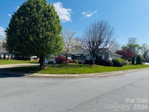 200 Dartcrest Drive Hendersonville NC 28792