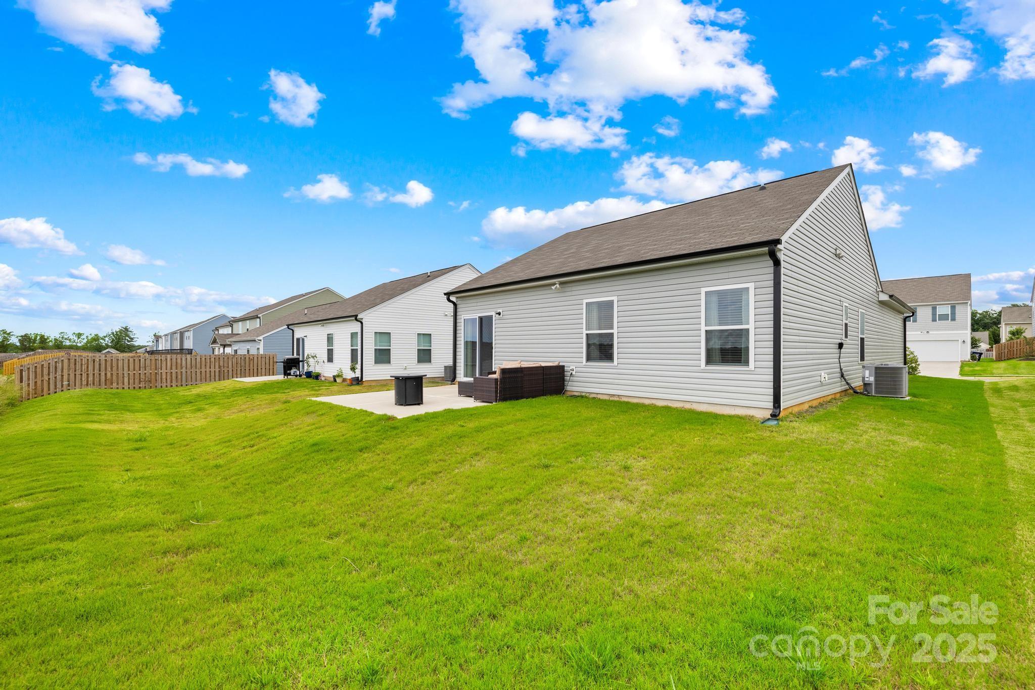 HIDDEN LAKES - Residential