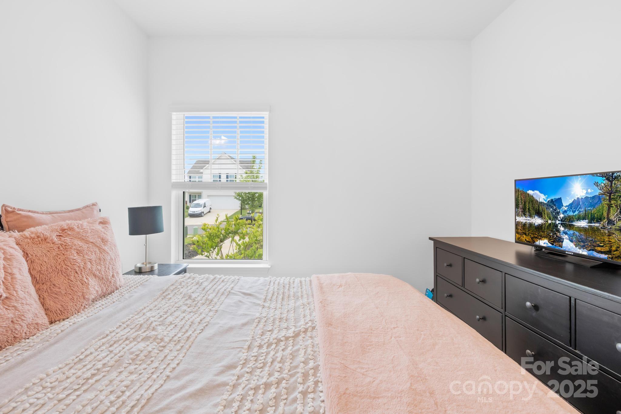 HIDDEN LAKES - Residential