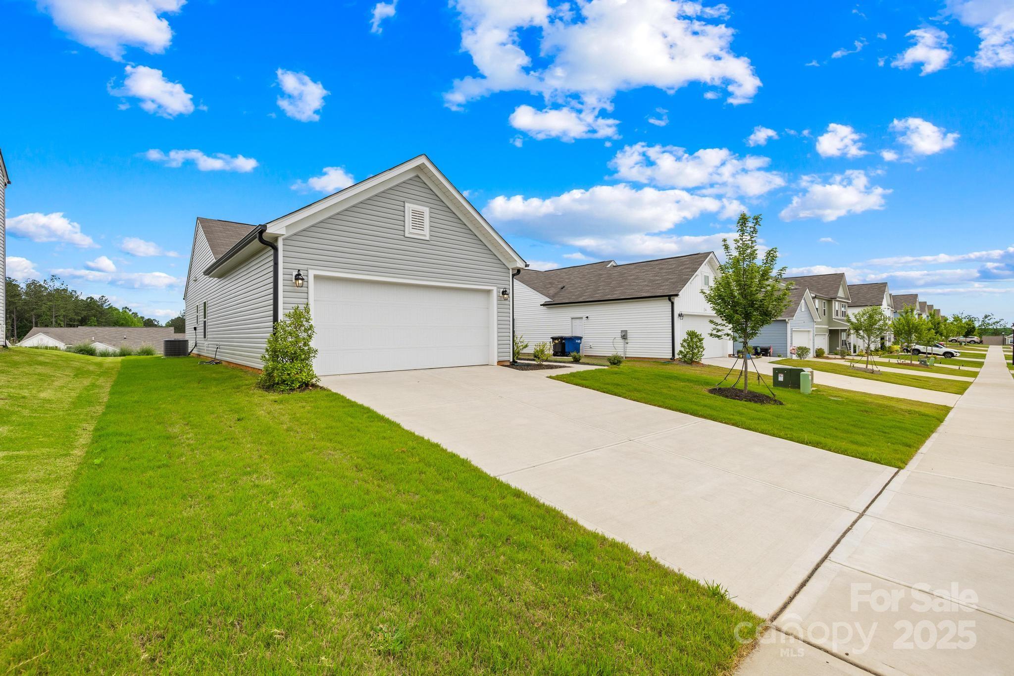 HIDDEN LAKES - Residential