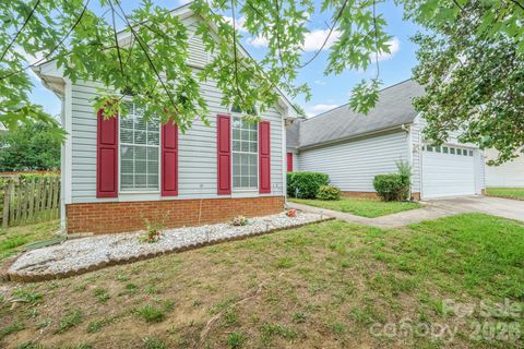 Photo of 9426 Cantle Drive, Charlotte, NC 28216 (MLS # 4385607)