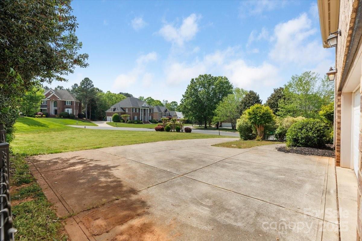 10836 Fox Hedge Road