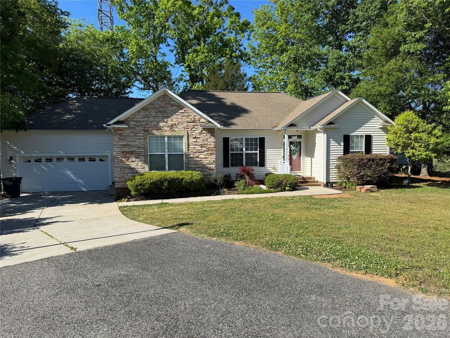 Very nice 3 bedroom 2 bath 1 level home in popular neighborhood, cul-de-sac lot, fireplace, granite, step in shower, screen porch, 2 car garage, some newer flooring, must see!