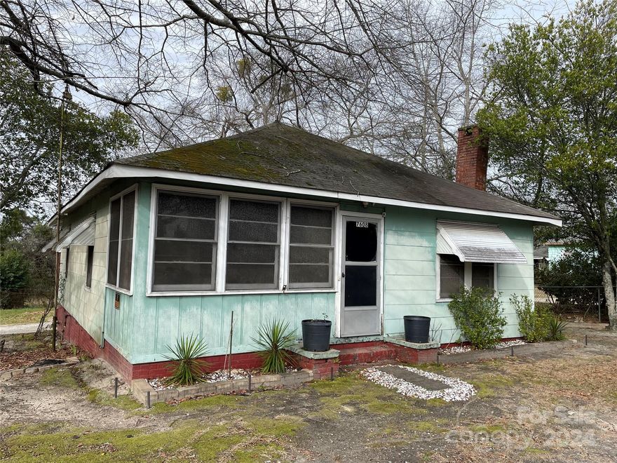 2 Bed/1 Bath solid home.  Being sold as-is.