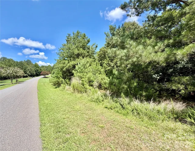 283 Rivercliff Drive, photo 2 of 14