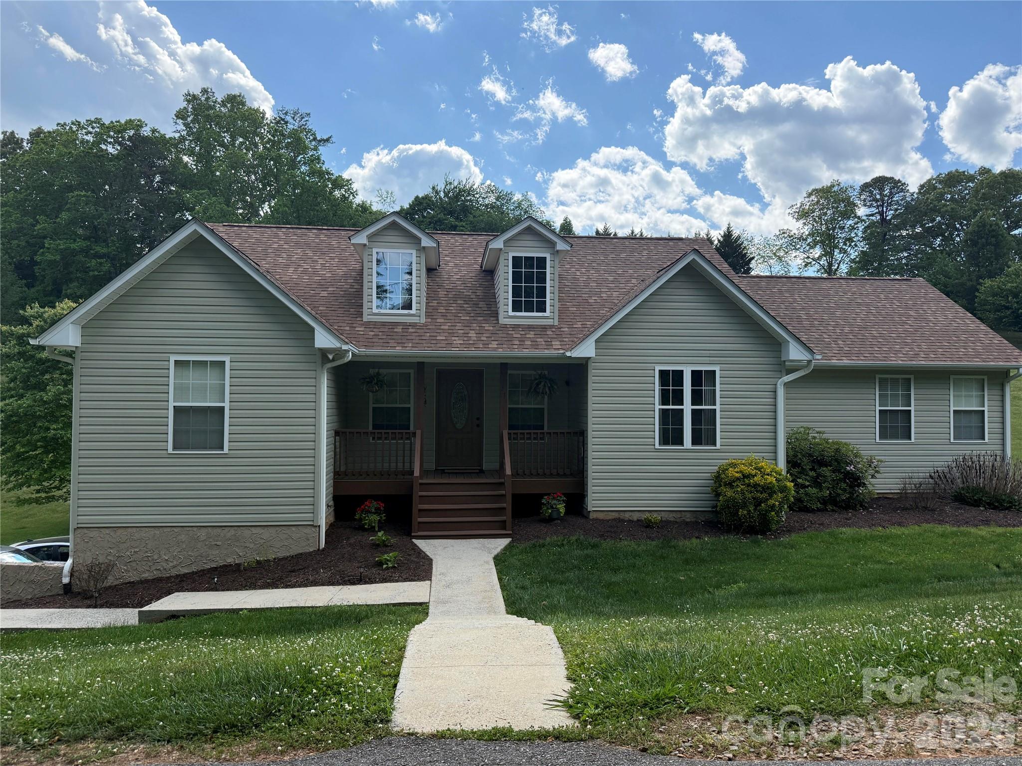 77 Sherry Lane