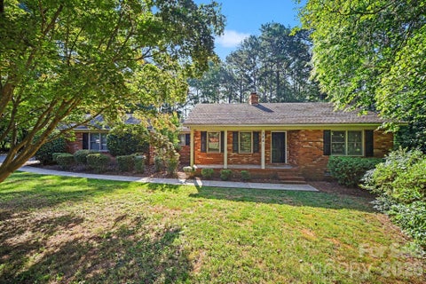 Photo of 304 Julia Drive, Lincolnton, NC 28092 (MLS # 4399775)