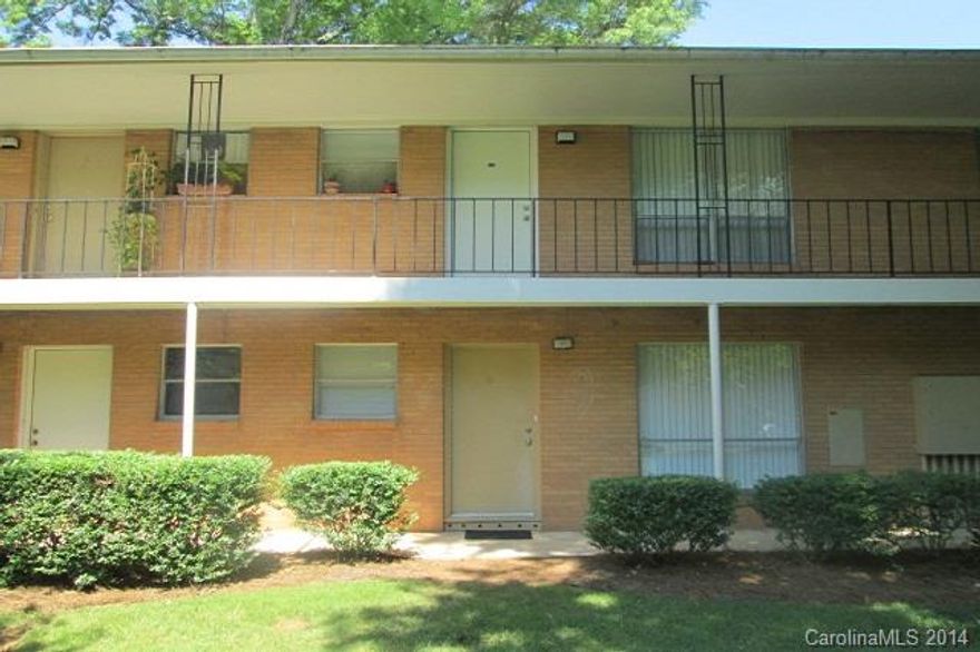 Riviera Apartments. 1st floor entire unit newly remodeled. Laundry room on premises. Walking distance to Harris-Teeter and Plaza Midwood bars, shops and restaurants. Walk Score: 55 (somewhat walkable).