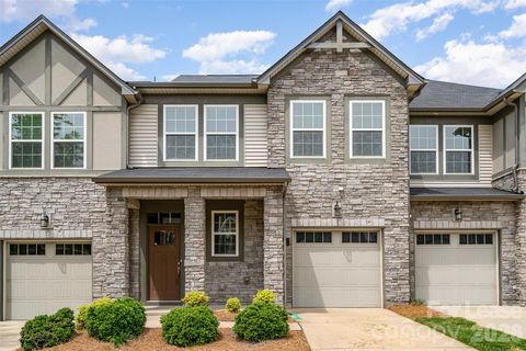 Photo of 9320 Glenburn Lane, Charlotte, NC 28278 (MLS # 4397520)