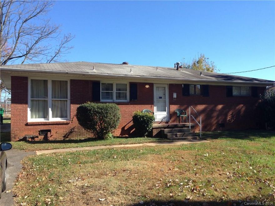 Investors Special, Long term tenant in place for the past 7 yrs.  New lease signed through Dec 31st 2015 for $800 a month.  Tenants pay all utilities and maintain yard.  Appliances are property of tenant.  Don't miss this one, great return on investment.  Over 15% net return yearly.  Home backs up to high school property.
Home sold as-is.