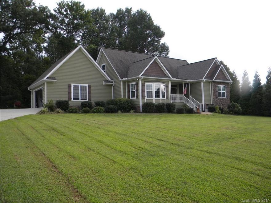 Absolutely stunning 3BR/3BA home in Flat Rock. Big front yard for the kids. Other features include a gas fireplace, hardwood floors, 2 car garage, and upstairs family room.