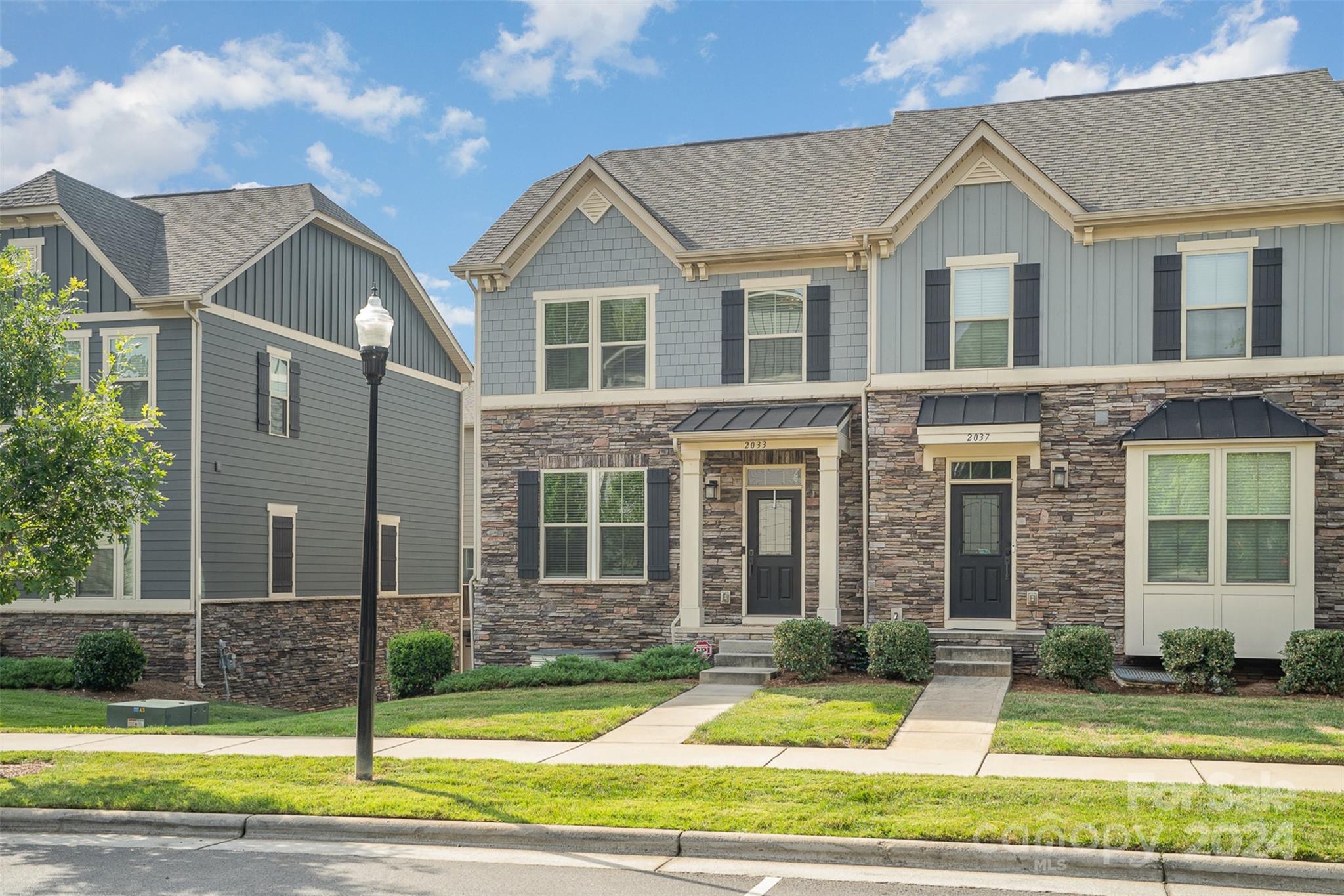Townes of Oakhurst - Residential
