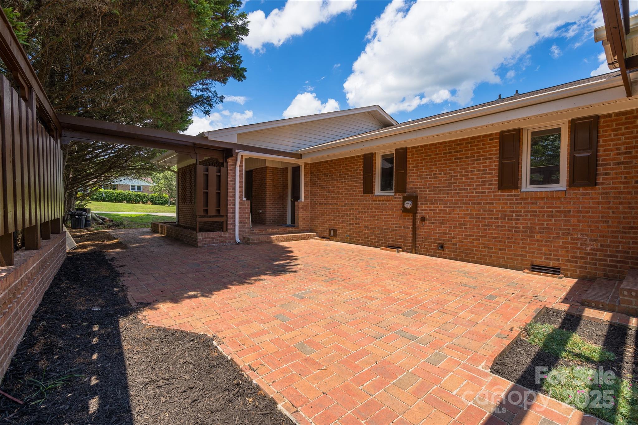 5486 E Highway 27 Highway