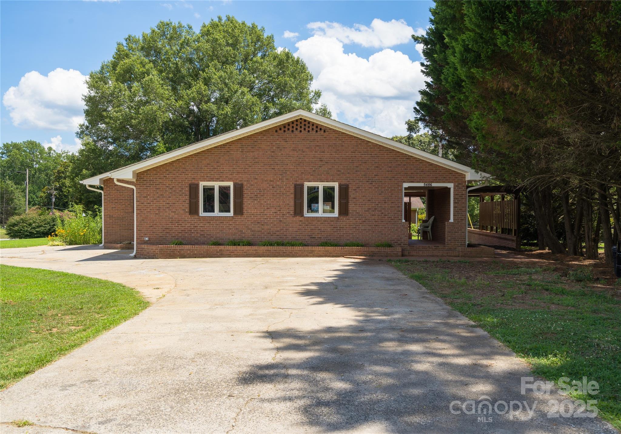 5486 E Highway 27 Highway