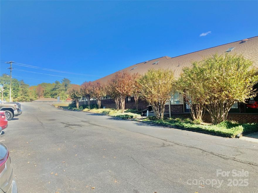 Updated business space available in the heart of Lake Wylie! Thoughtful floor plan with 4 offices , reception area and spacious bathroom. Lots of storage! Tenant occupied with a month to month lease.
