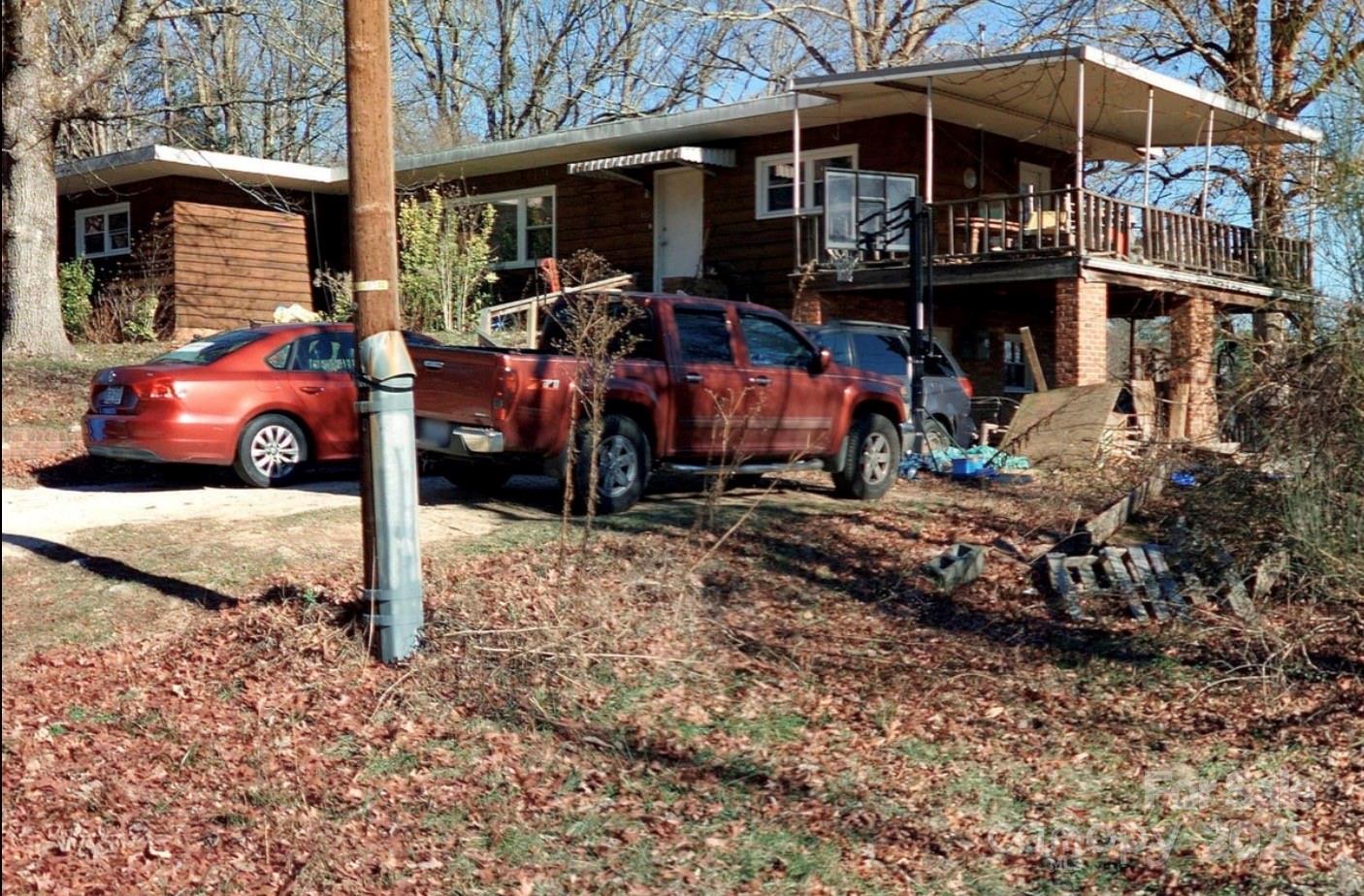 Royal Pines - Residential