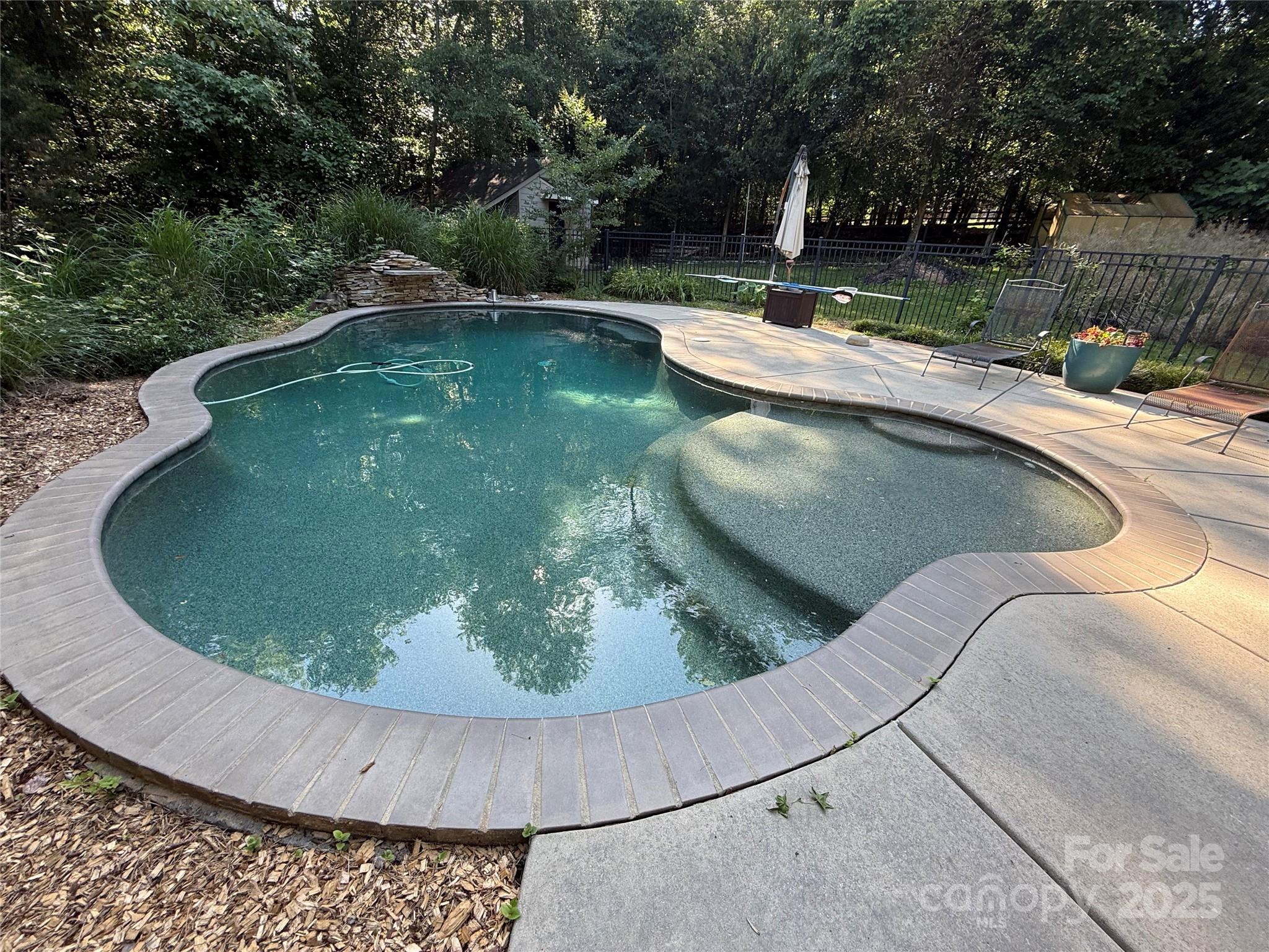 729 Lochaven Road