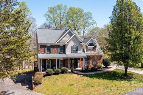 Photo of 2586 Henry Falls Drive, Hickory, NC 28602 (MLS # 4365089)