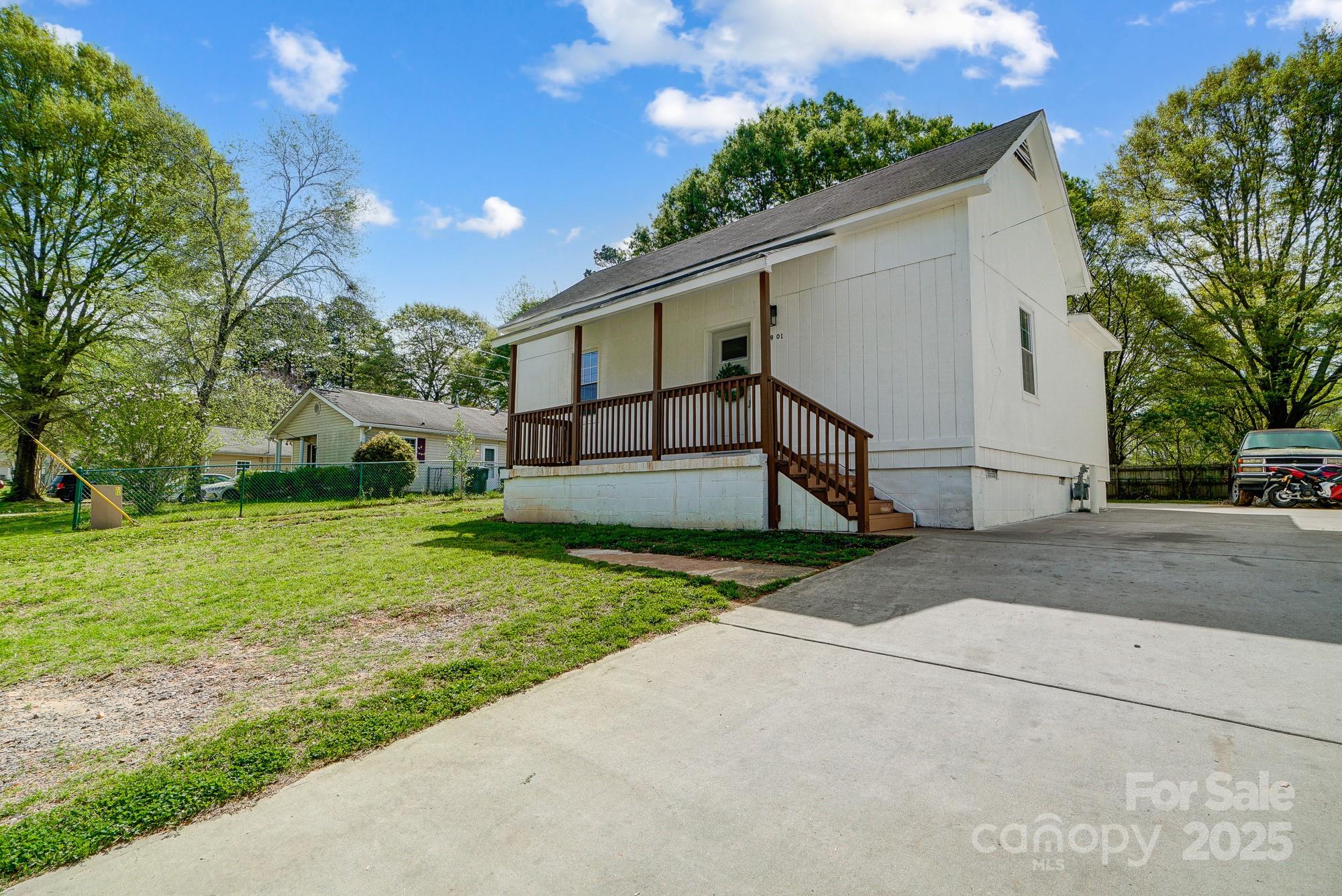 1901 Parkdale Avenue