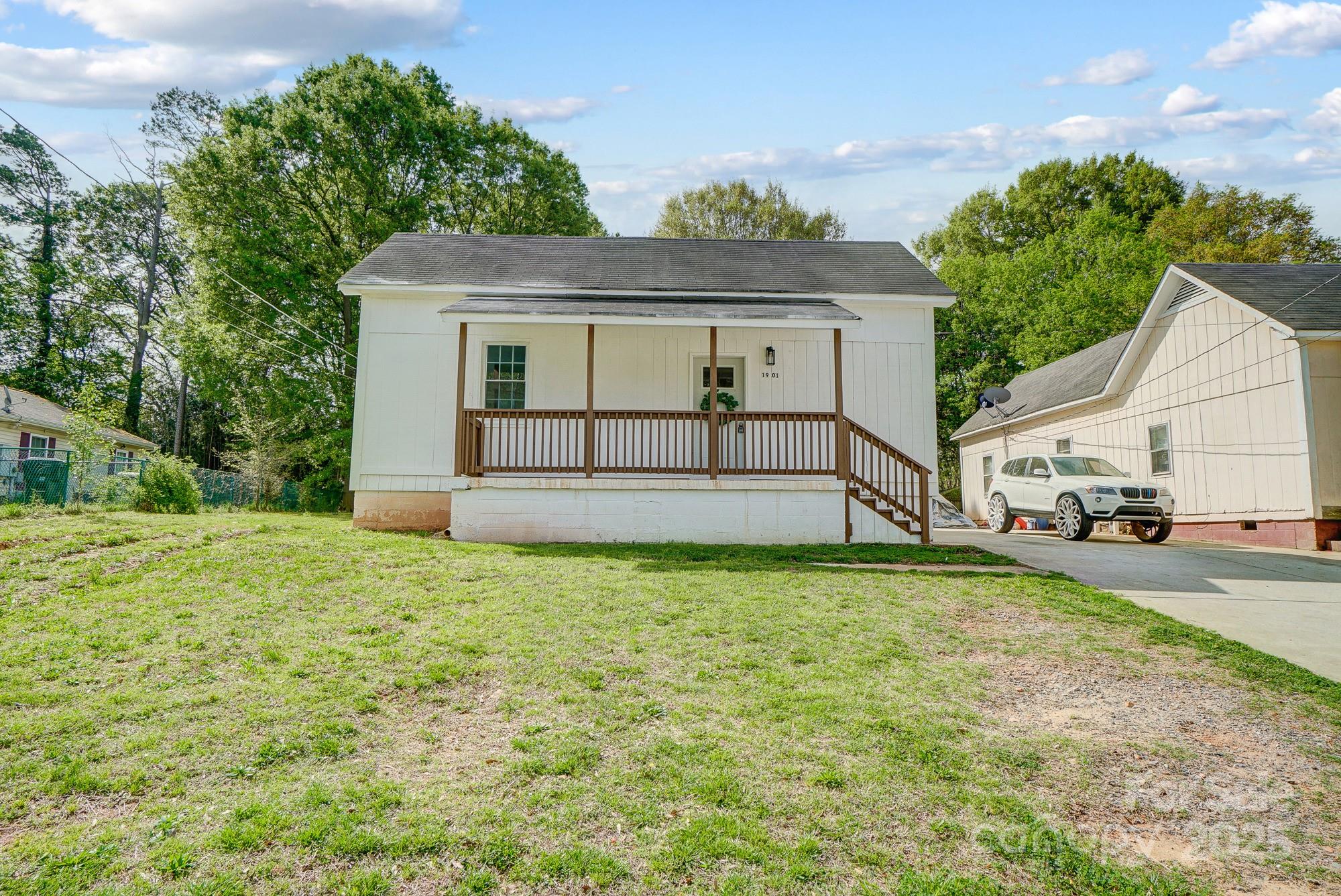 1901 Parkdale Avenue