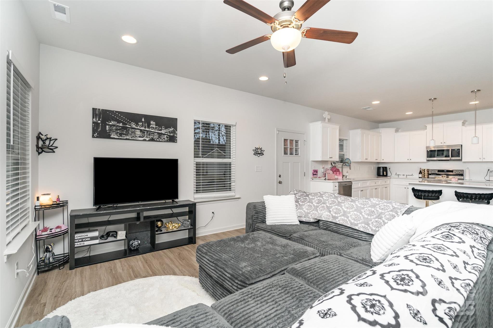 1124 Thayer Glen Court