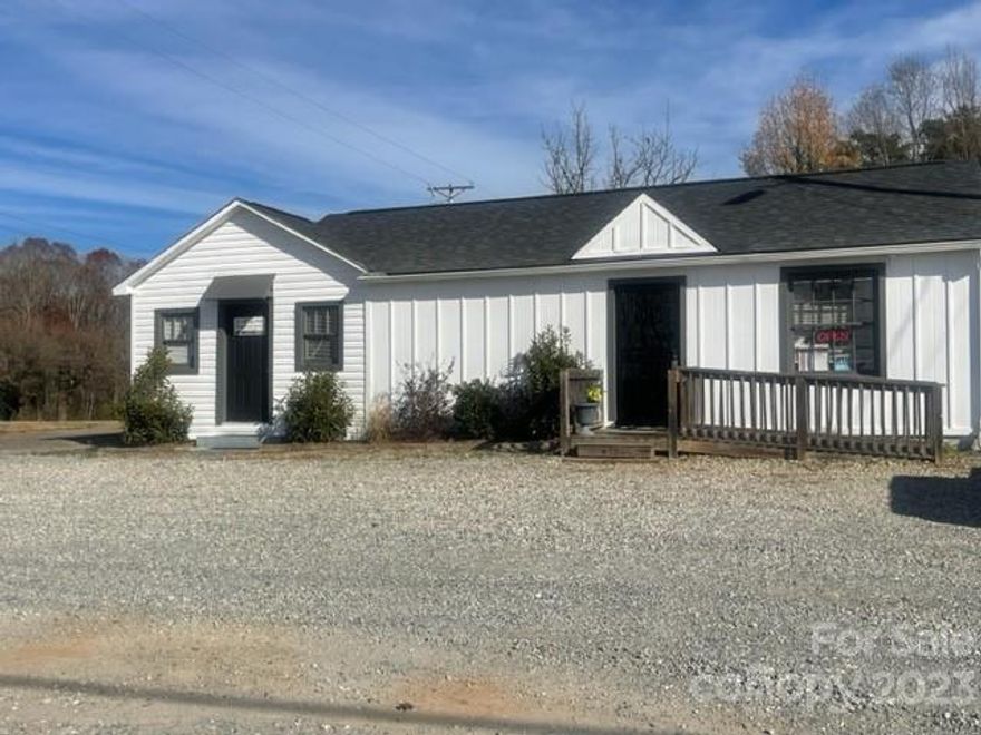 Commercial building on main road in great location near Davidson. New roof and some updates, both sides occupied by tenants. Separate entrances for both businesses and shared utilities.


Workshop around back also has a tenant in place for additional income.