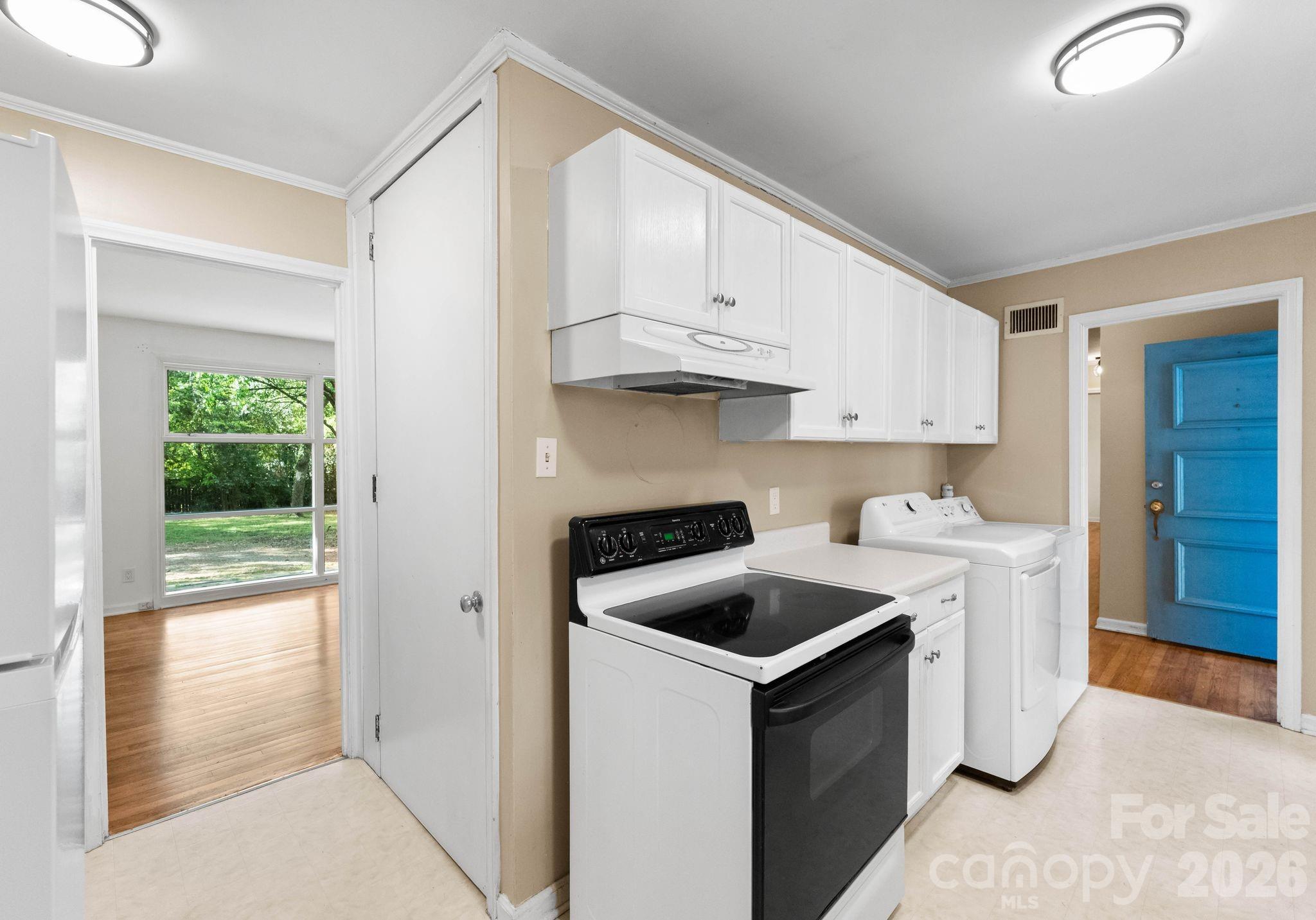 1136 E Woodlawn Road