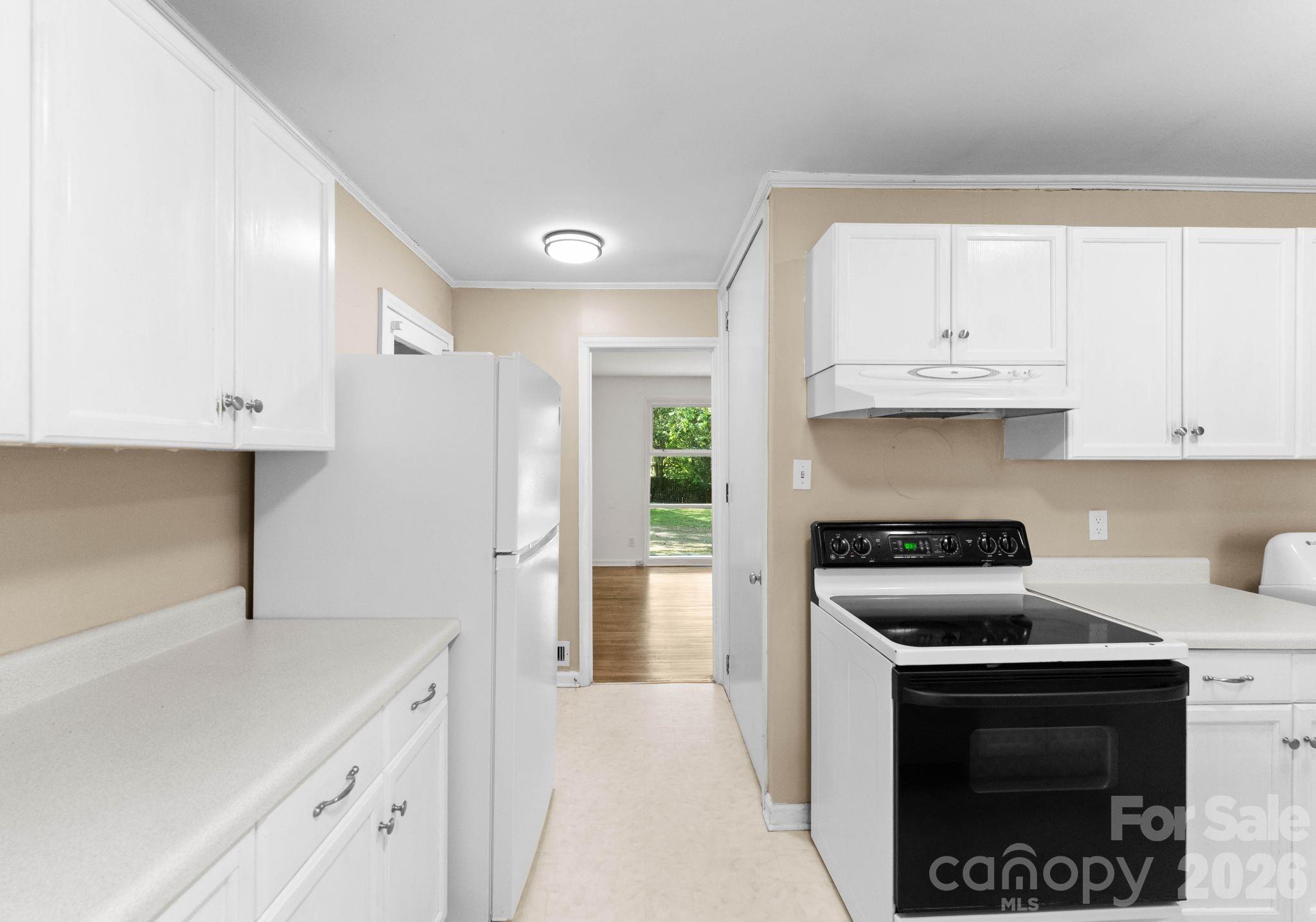 1136 E Woodlawn Road