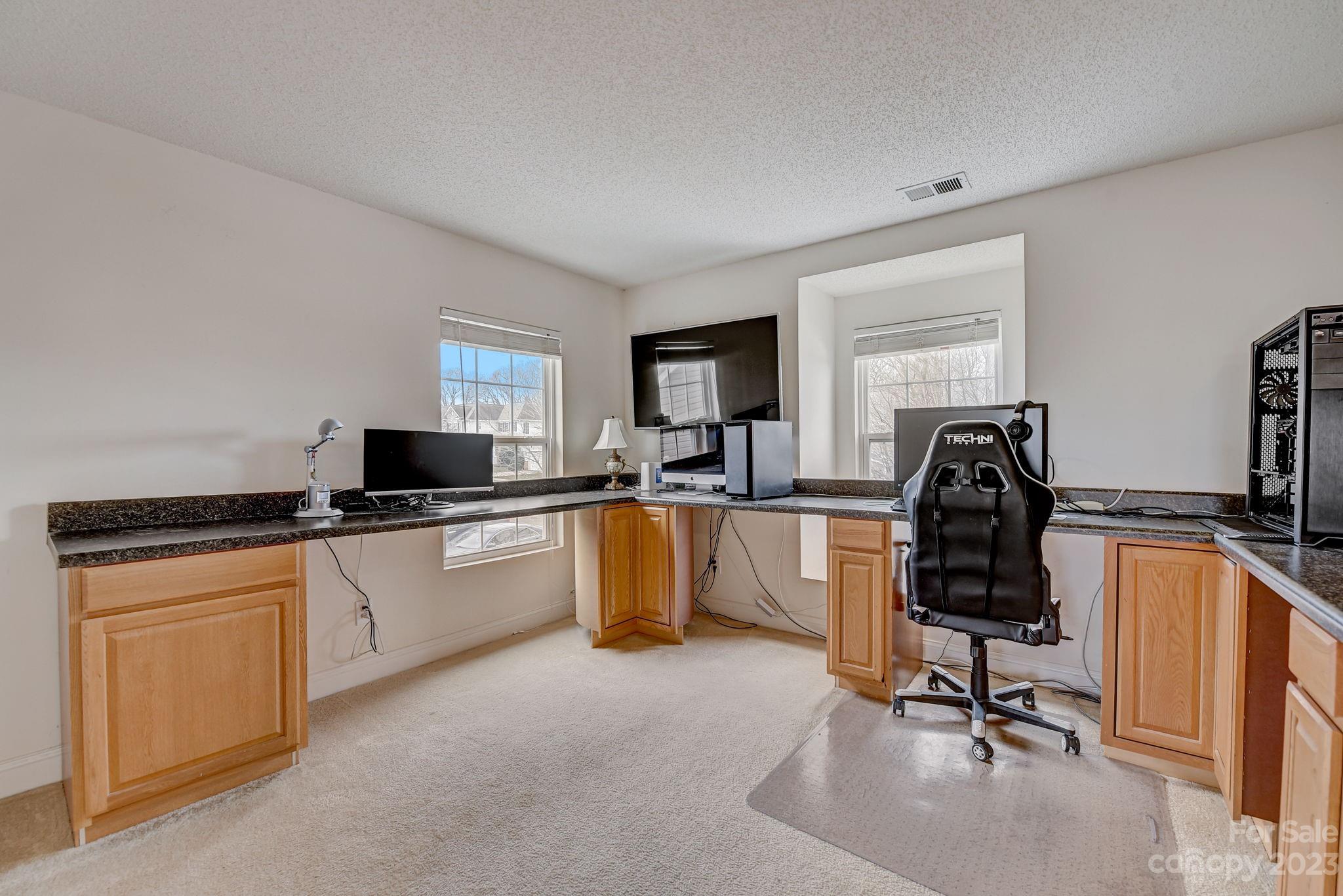 Hamilton Lakes - Residential