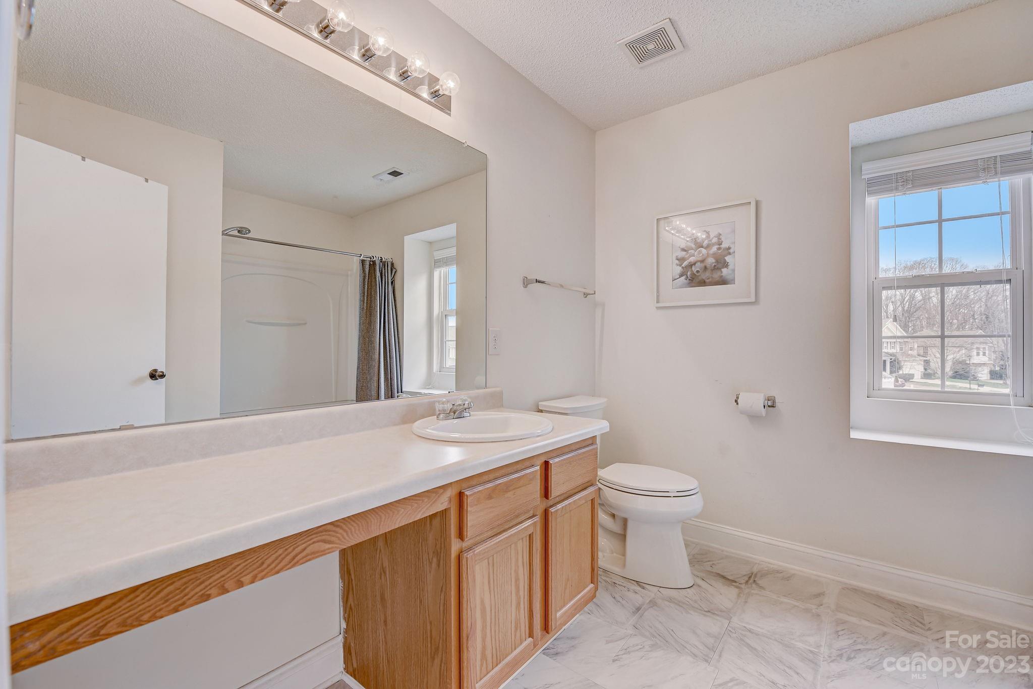 Hamilton Lakes - Residential