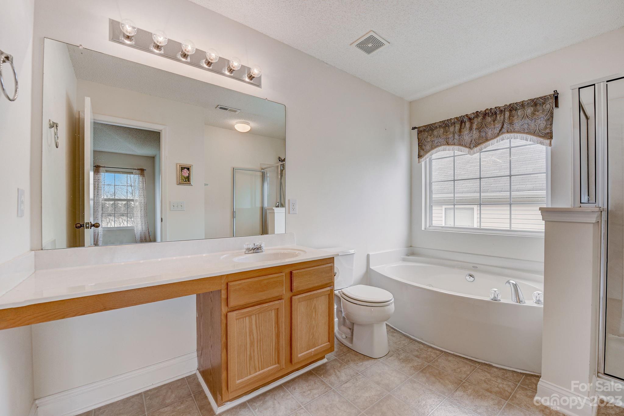 Hamilton Lakes - Residential