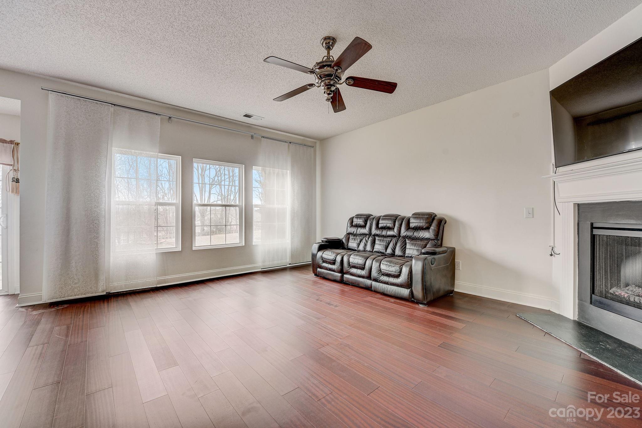 Hamilton Lakes - Residential