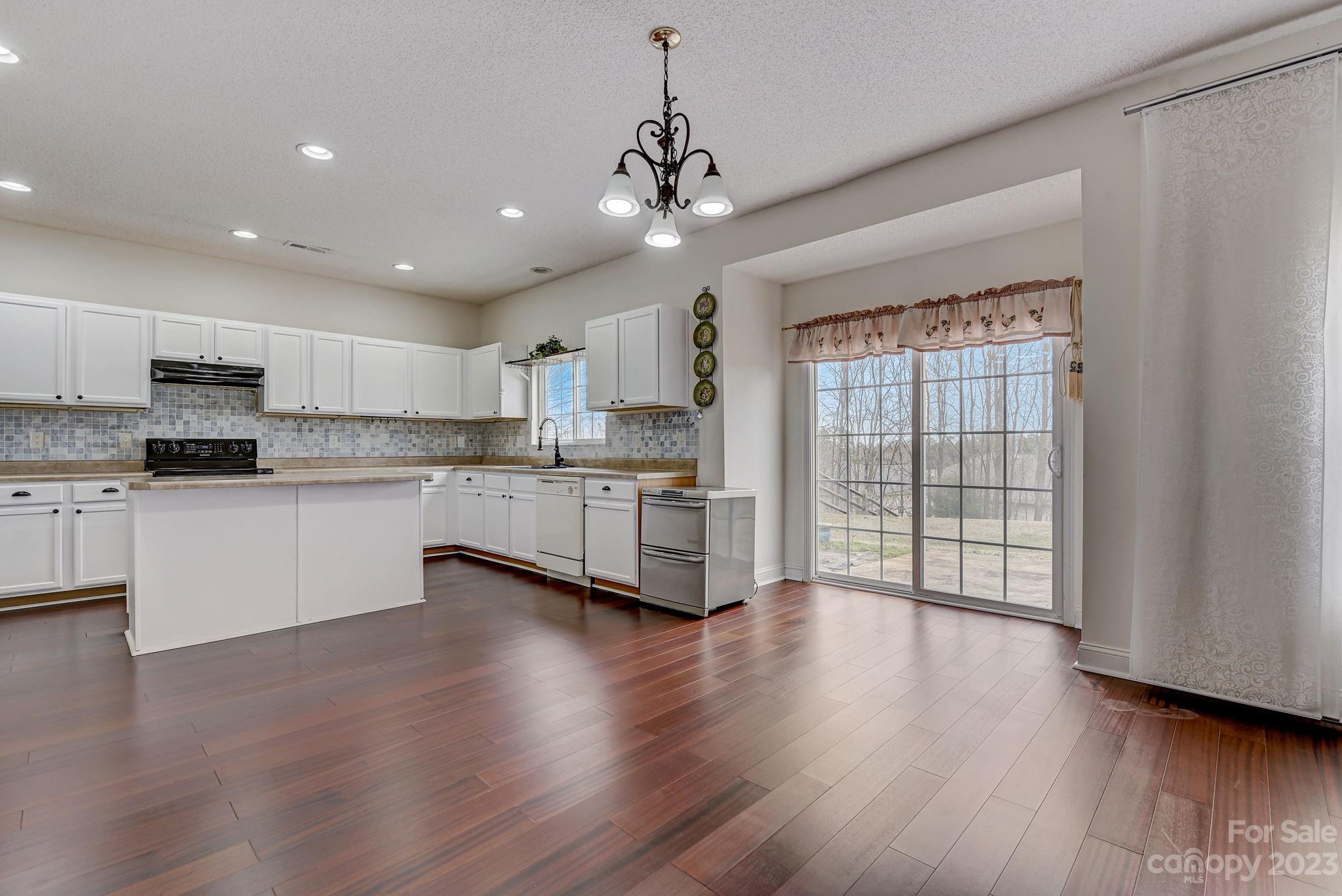 Hamilton Lakes - Residential