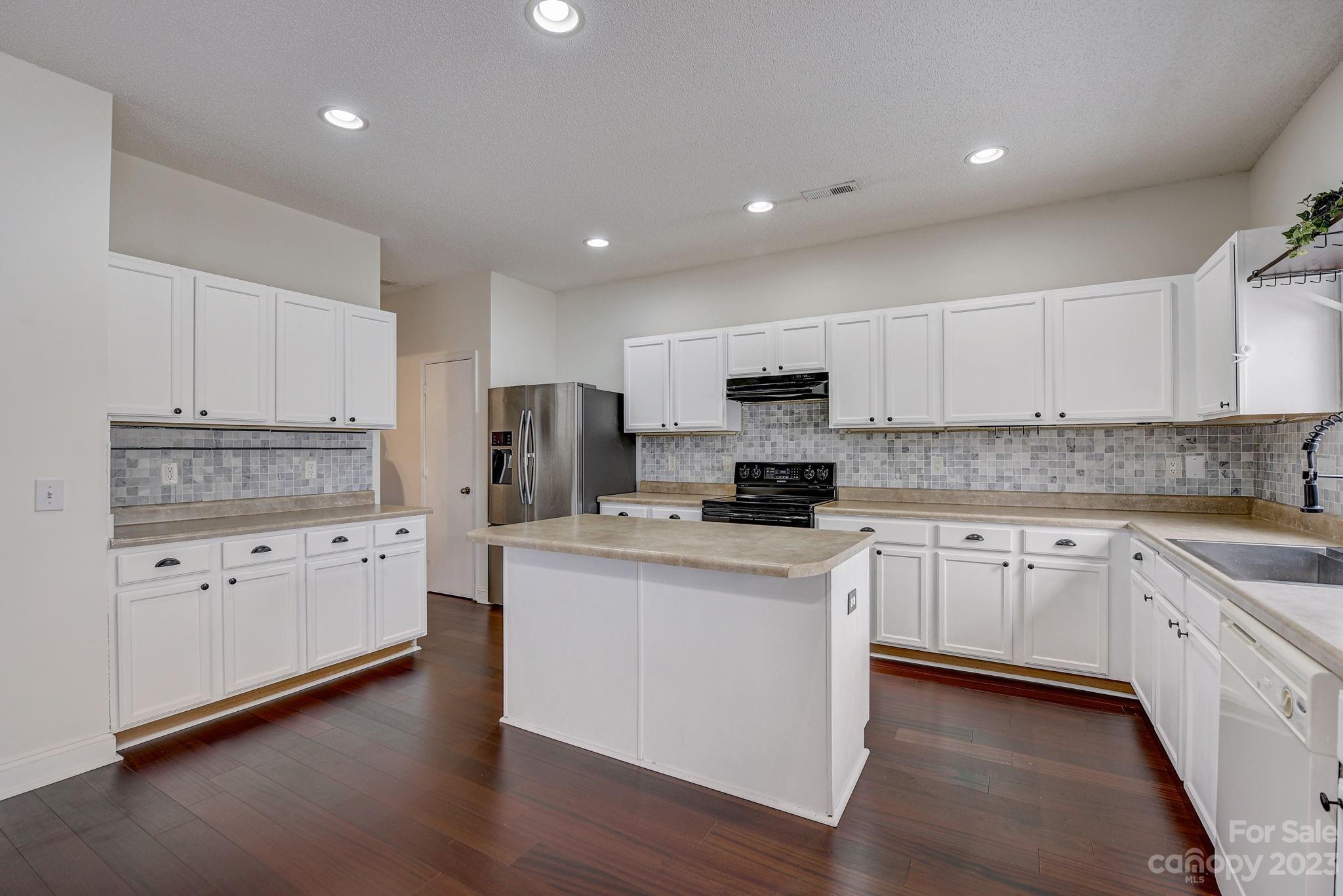 Hamilton Lakes - Residential