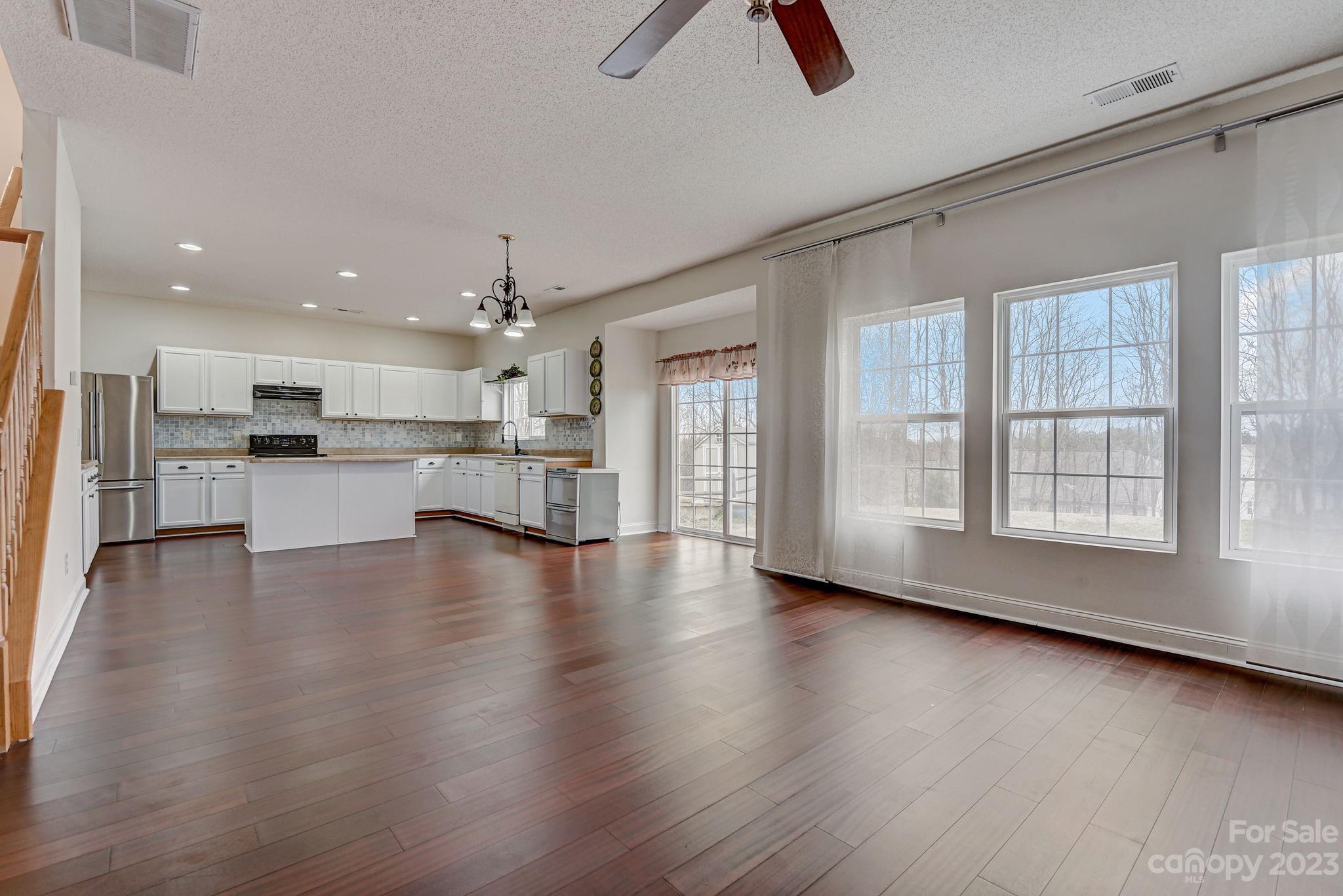 Hamilton Lakes - Residential