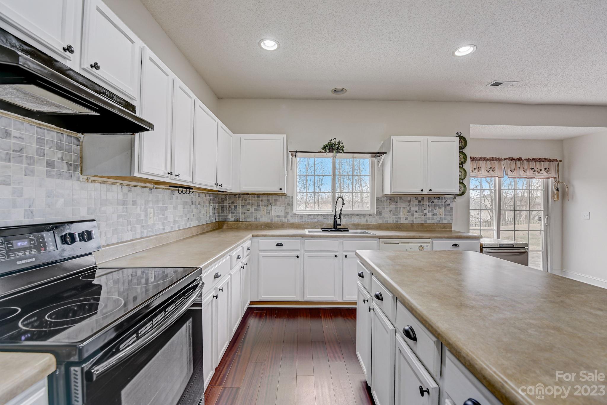 Hamilton Lakes - Residential