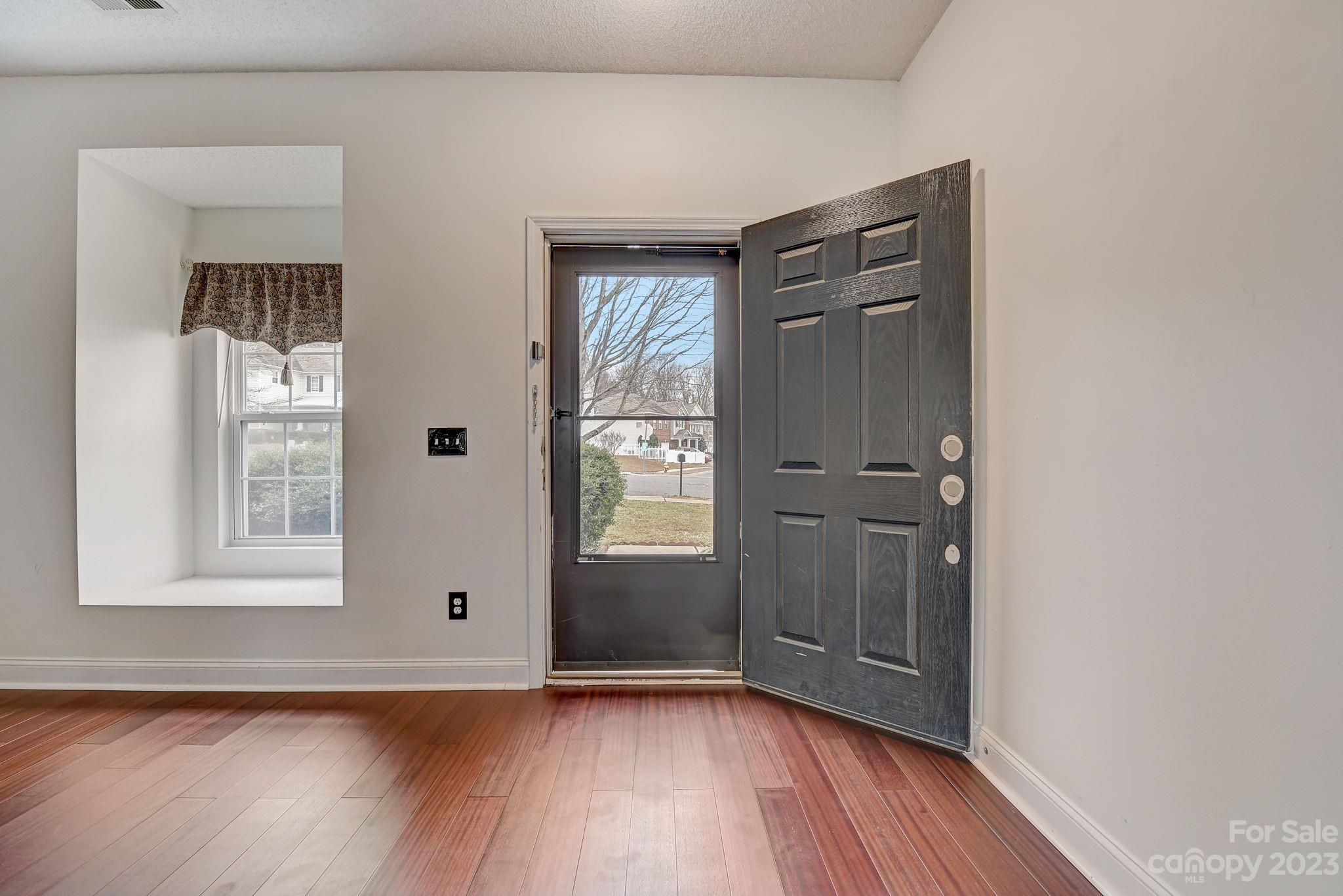 Hamilton Lakes - Residential